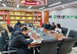 图书馆里的人们中度可信度描述已自动生成